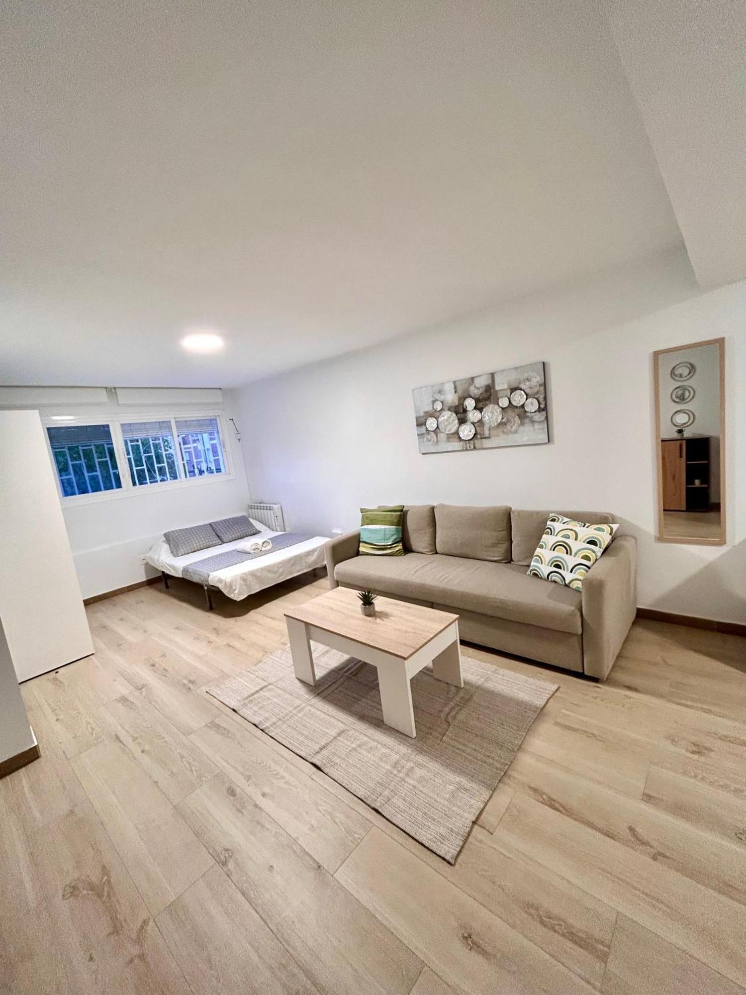 Apartamentos Ribadeo Мадрид Экстерьер фото